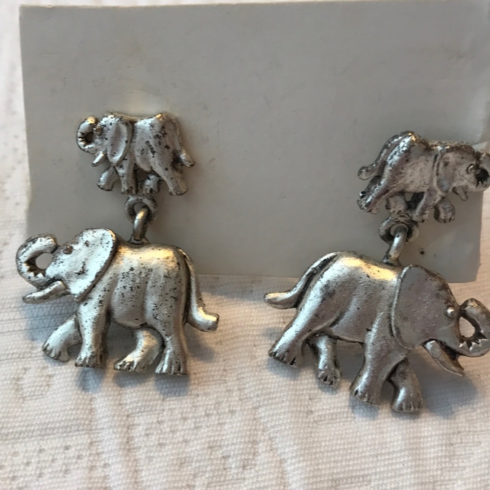 Cute pair of silver tone elephant earrings